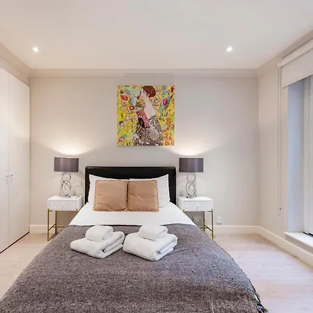 Stunning 2-Bedroom-Hosted By Sweetstay London Exterior photo